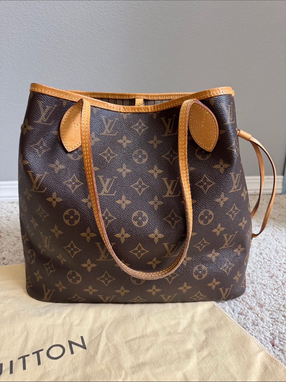 Louis Vuitton Neverfull MM Monogram Canvas Tote with Natural Leather Trim